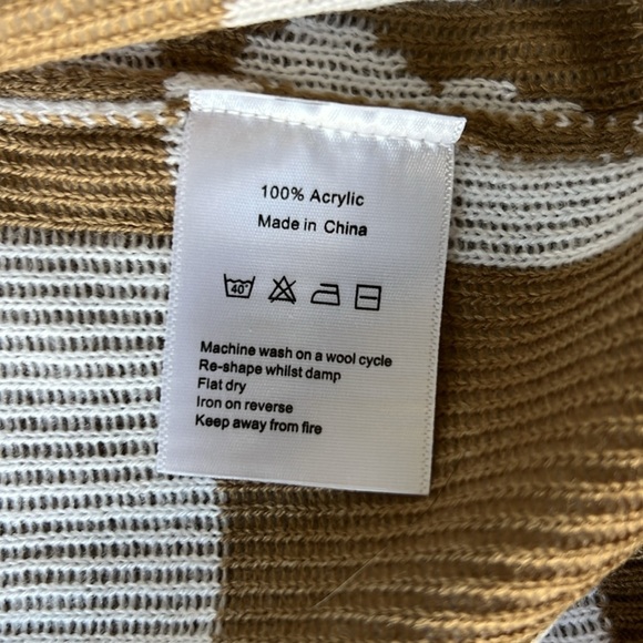 Disney Sweater Brown and White Checkered Mickey Mouse Cardigan Size Large - Picture 6 of 12